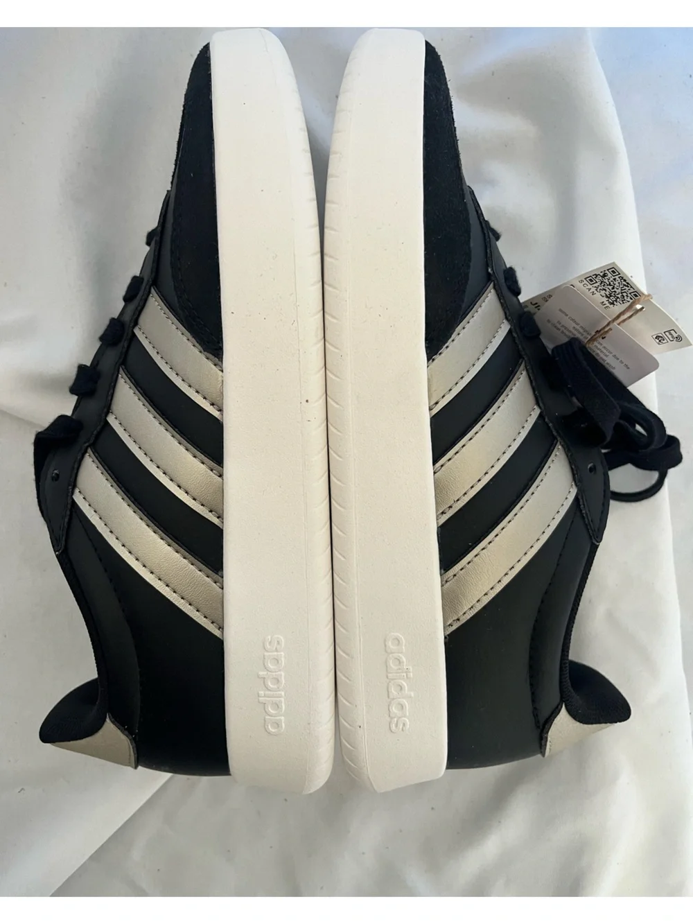 Adidas women’s Barreda BNWT